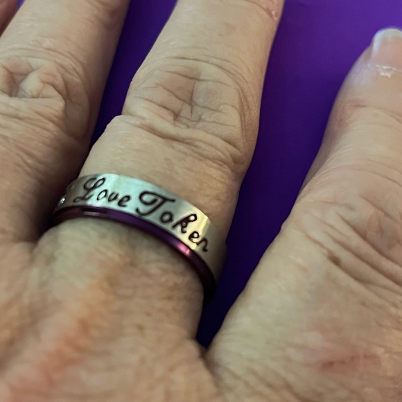 🆕Men’s size 11 ‘Love Token ring. Silver and purple. One tiny clear gem. NIB. - Picture 2 of 7